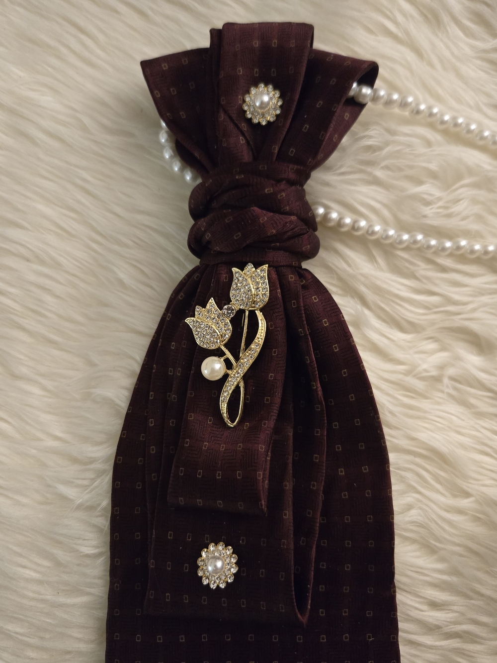 Elegant Gold Floral Pearl Pendant Necklace in Burgundy
